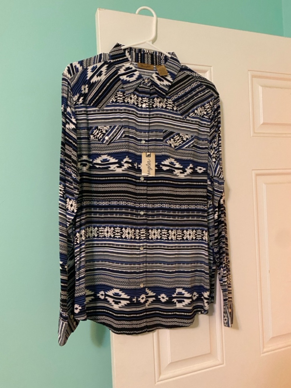 Wrangler Women's Blue & White Patterned Button-Down Shirt